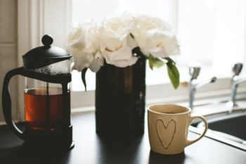 Chá de panela: saiba o que pedir para equipar a sua cozinha